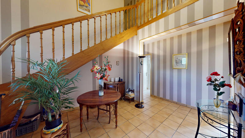 Maison - 213 m² - 8 pièces