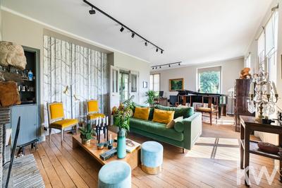 Maison - 220 m² - 8 pièces