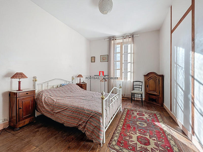 Maison - 251 m² - 5 pièces