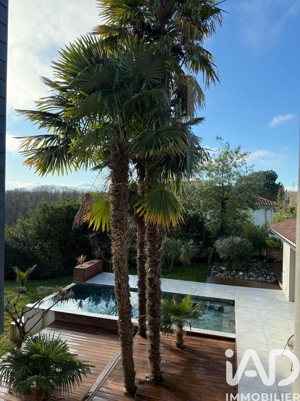 Maison - 205 m² - 6 pièces