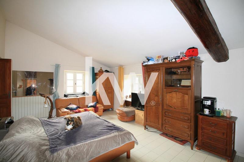 Maison - 230 m² - 6 pièces