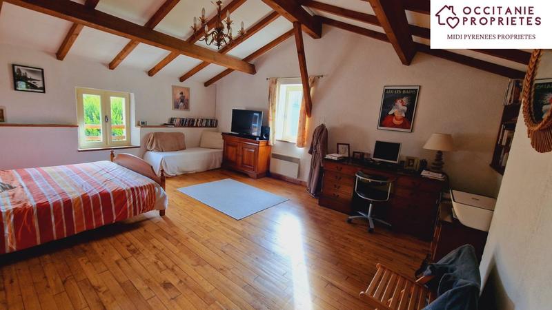 Propriété - 223 m² - 10 pièces