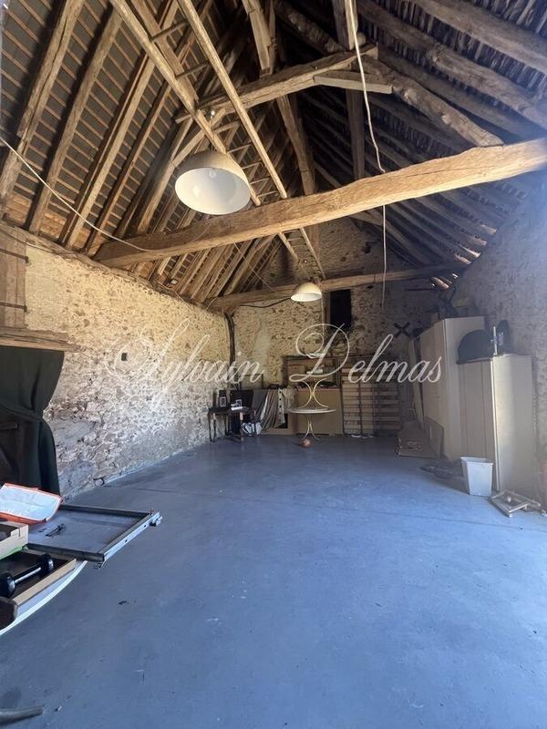 Maison - 600 m² - 5 pièces