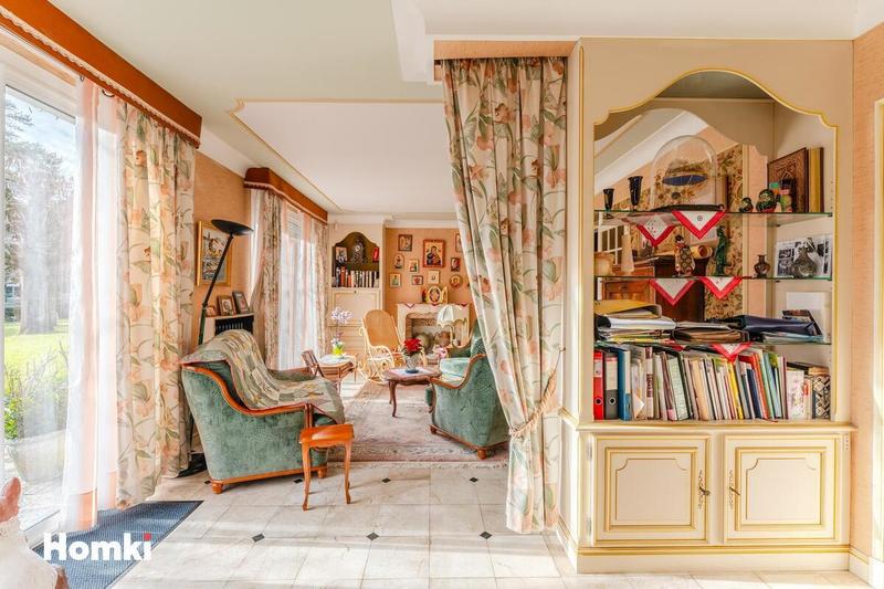 Maison - 218 m² - 7 pièces