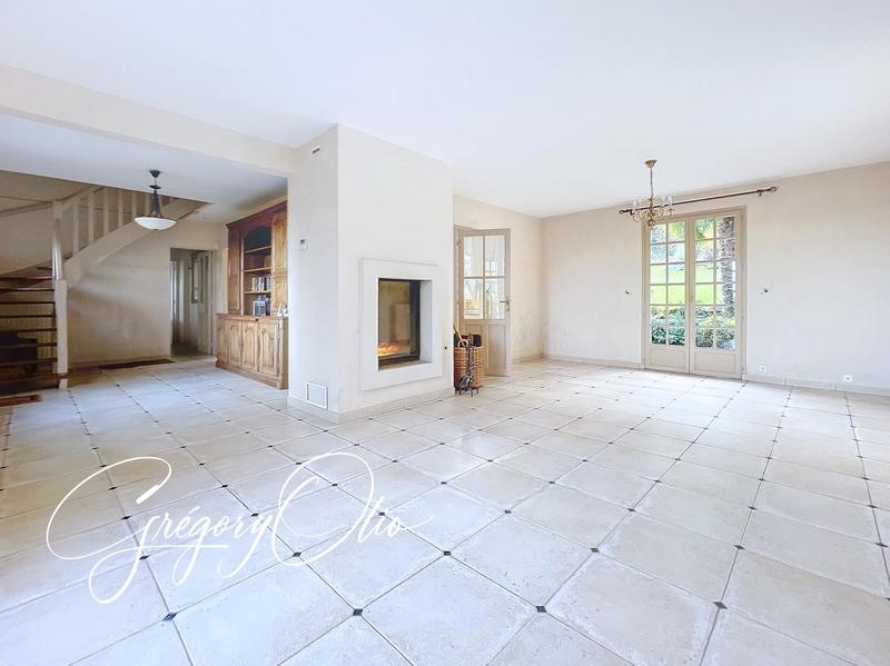 Maison - 212 m² - 7 pièces