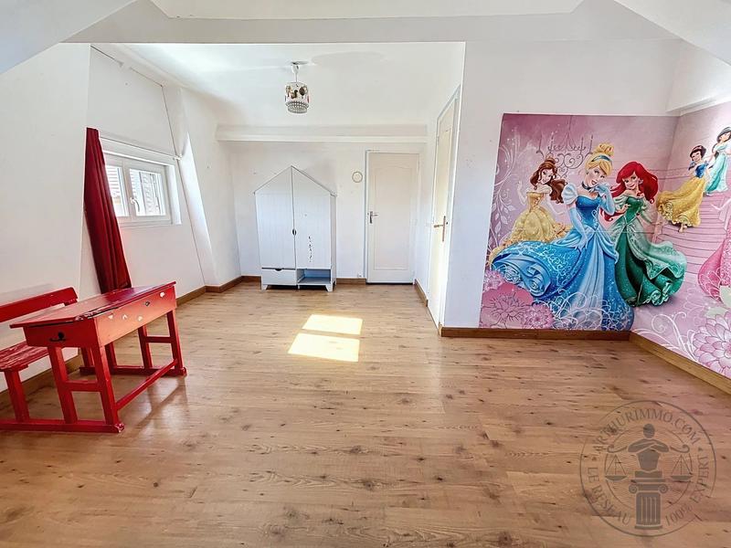 Maison - 163 m² - 8 pièces