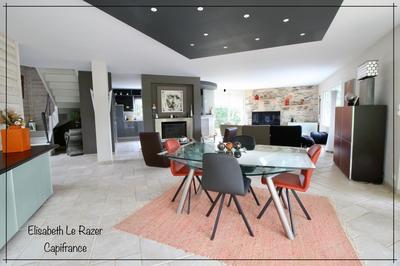 Maison - 180 m² - 7 pièces