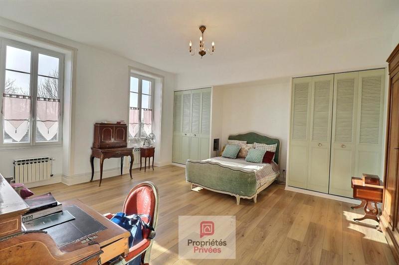 Propriété - 265 m² - 8 pièces