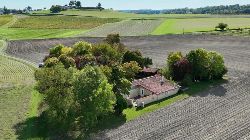 Maison - 221 m² - 7 pièces