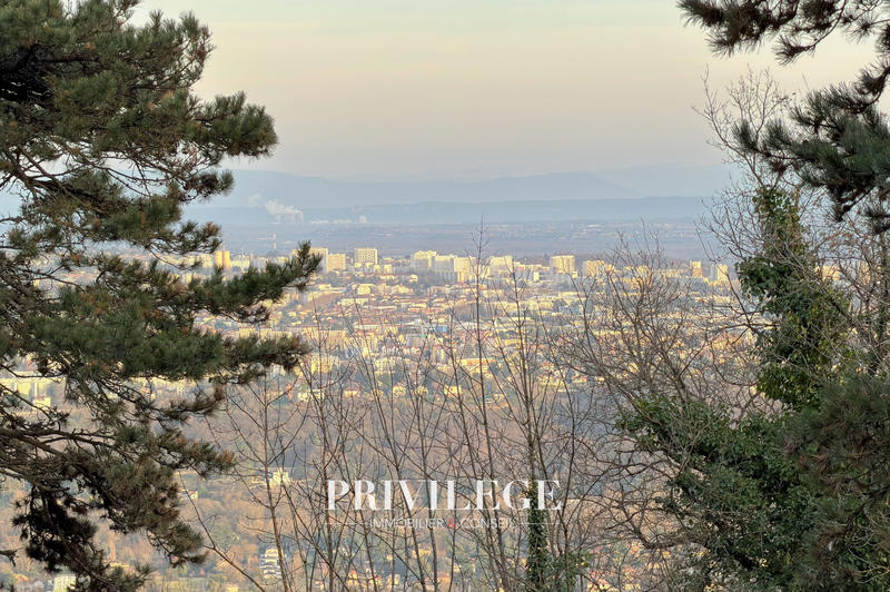 Maison - 225 m² - 7 pièces