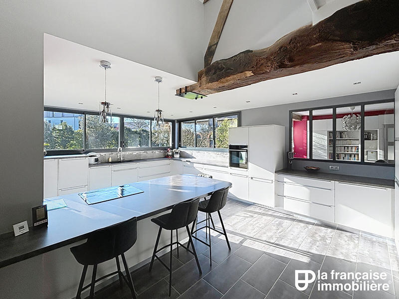 Maison - 231 m² - 6 pièces