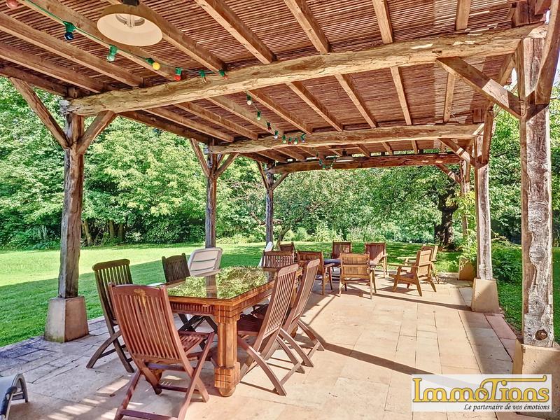 Propriété - 635 m² - 20 pièces