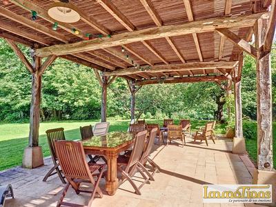 Propriété - 635 m² - 20 pièces