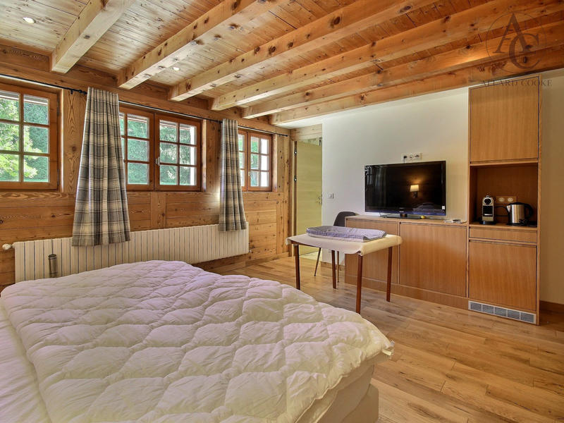 Châlet - 585 m² - 11 pièces