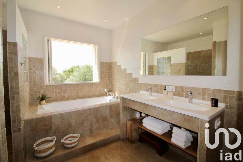 Maison - 225 m² - 5 pièces