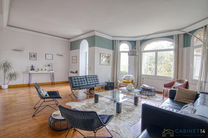 Maison - 342 m² - 9 pièces