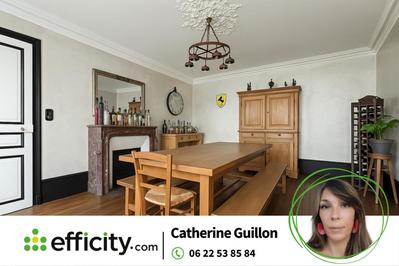 Maison - 202 m² - 7 pièces