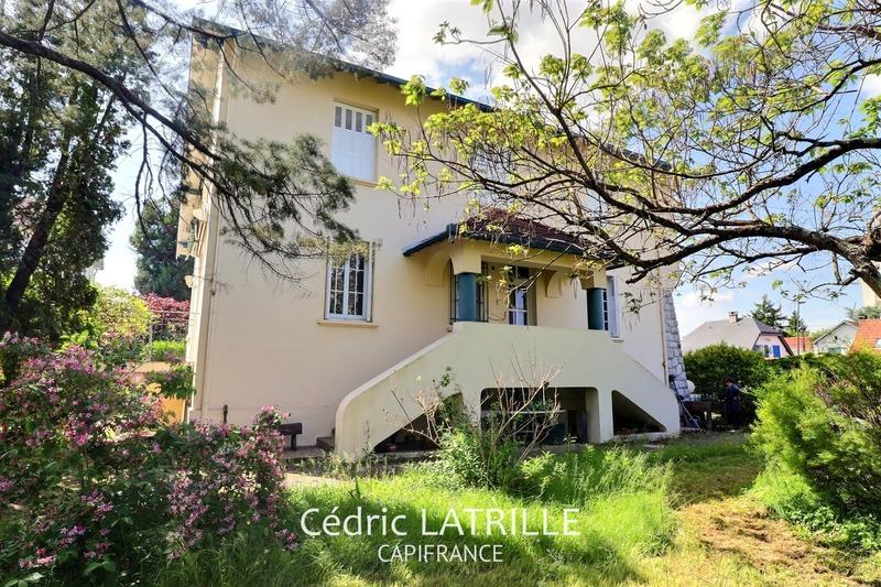 Maison - 200 m² - 8 pièces