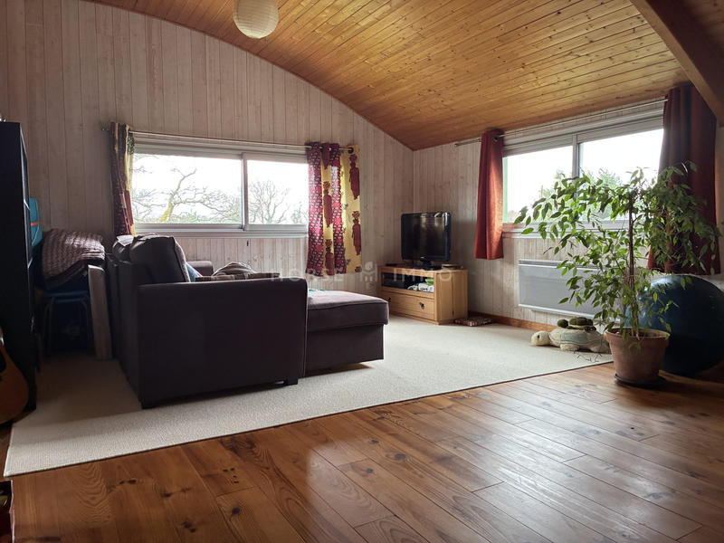 Maison - 213 m² - 7 pièces