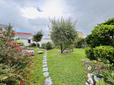 Maison - 202 m² - 10 pièces