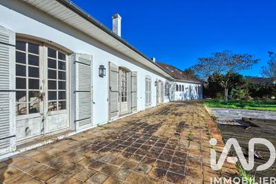 Maison - 283 m² - 10 pièces