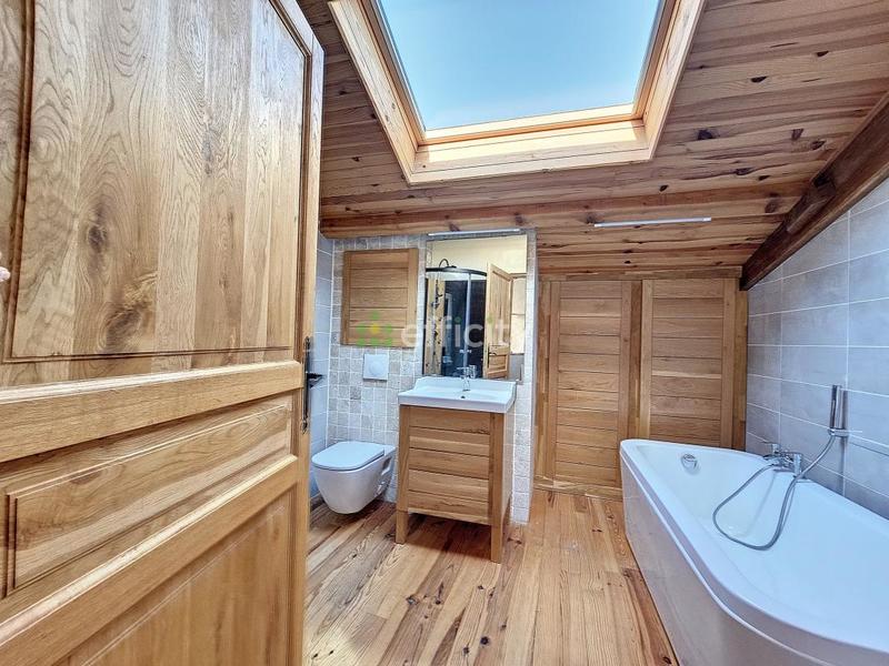 Maison - 252 m² - 11 pièces