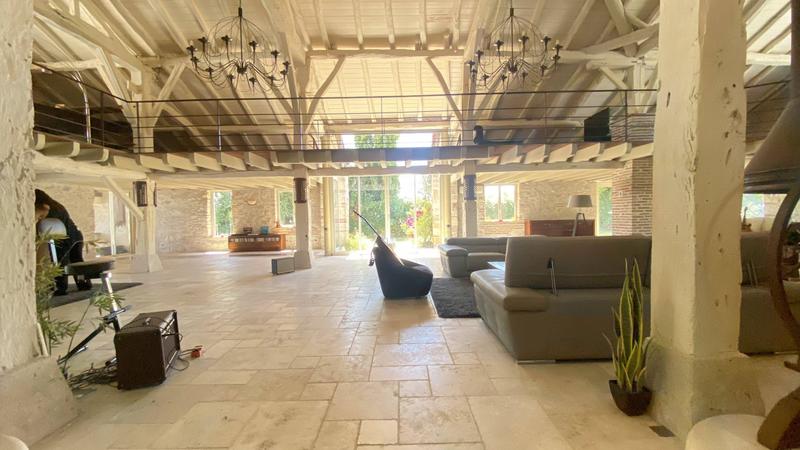 Propriété - 1 000 m² - 10 pièces