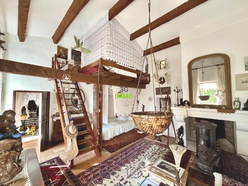 Propriété - 215 m² - 7 pièces