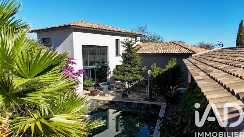 Maison - 411 m² - 5 pièces