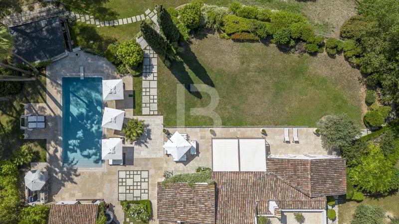 Propriété - 550 m² - 15 pièces