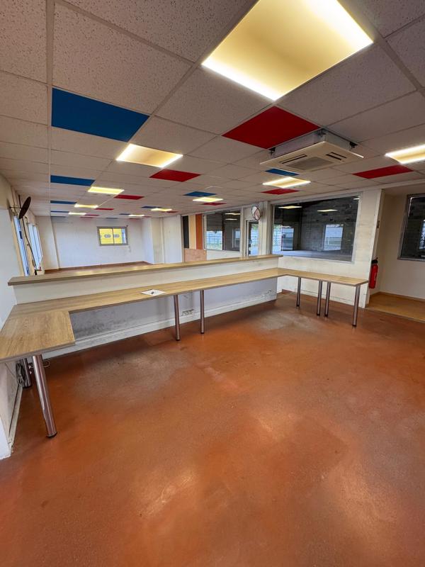 Local commercial - 450 m² - 1 pièce