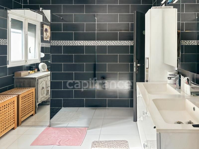 Maison - 200 m² - 5 pièces