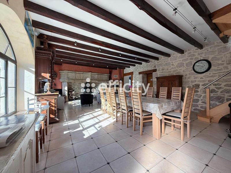 Maison - 275 m² - 9 pièces