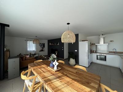 Maison - 92 m² - 4 pièces