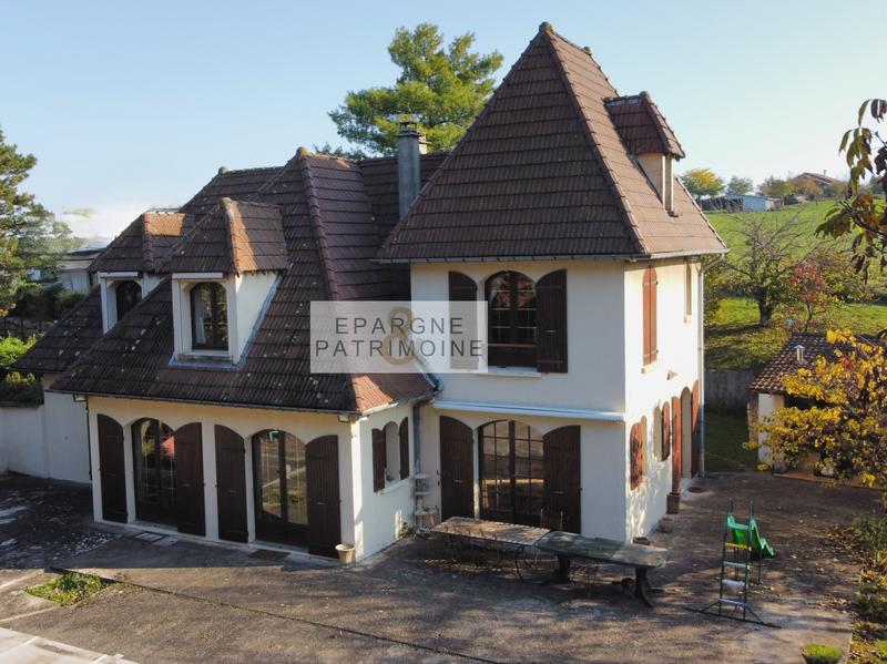 Maison traditionnelle - 203 m² - 9 pièces