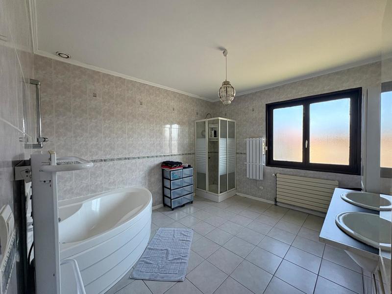 Maison - 357 m² - 10 pièces