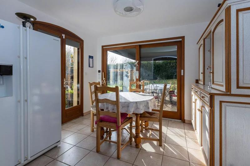 Maison - 225 m² - 9 pièces