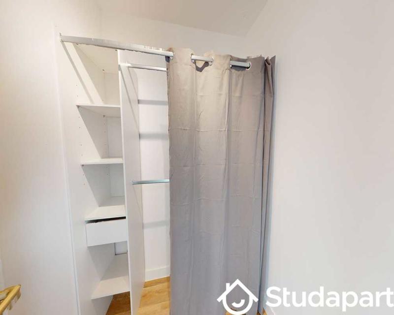 Chambre - 100 m² - 1 pièce