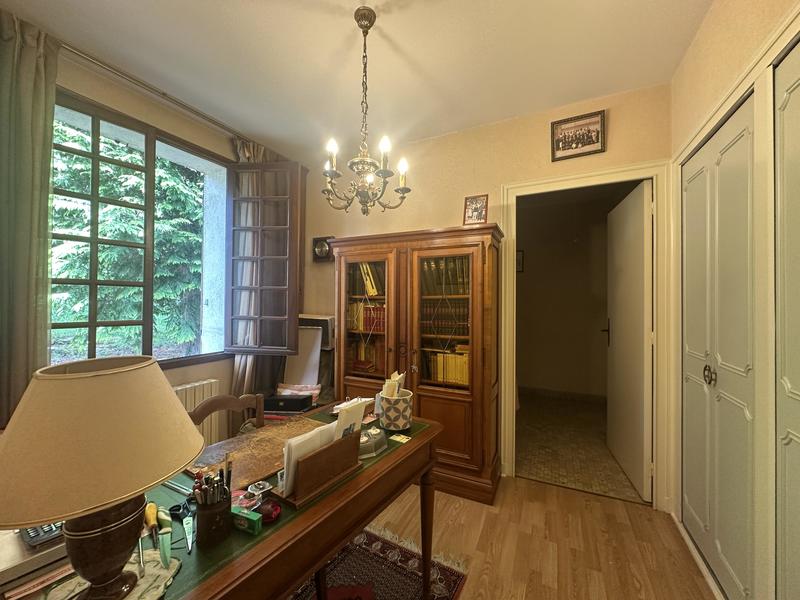 Maison traditionnelle - 280 m² - 11 pièces