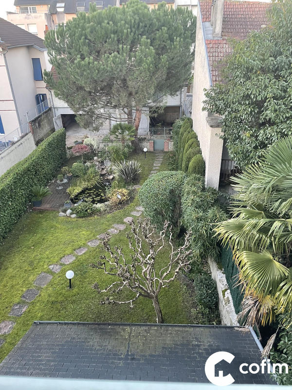 Maison - 287 m² - 10 pièces