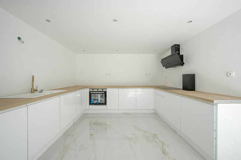 Maison - 184 m² - 6 pièces