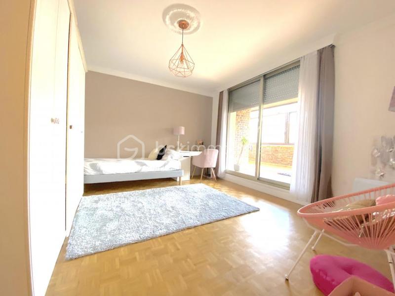 Propriété - 330 m² - 9 pièces