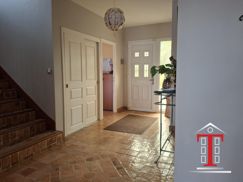 Maison traditionnelle - 240 m² - 8 pièces