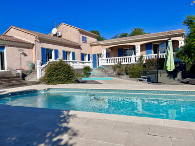 Villa - 280 m² - 9 pièces