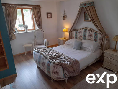 Maison traditionnelle - 232 m² - 8 pièces