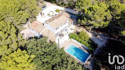 Maison - 255 m² - 10 pièces