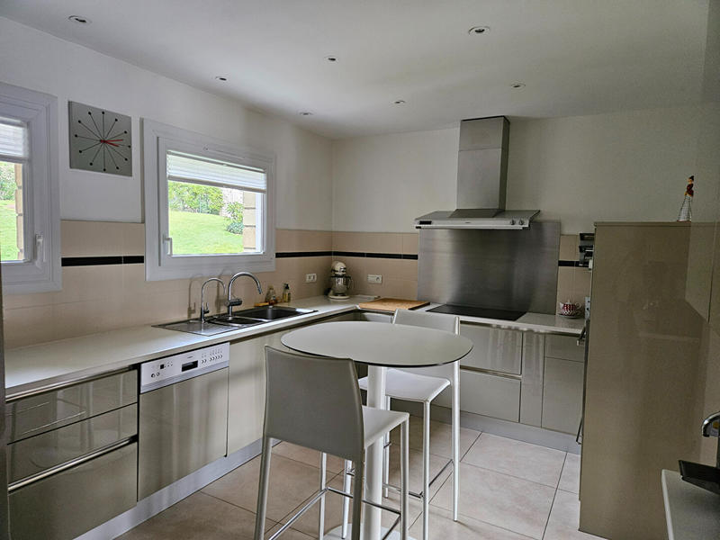 Maison - 221 m² - 5 pièces