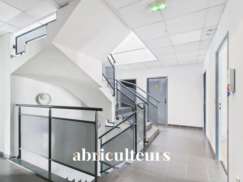 Bureau - 99 m² - 4 pièces