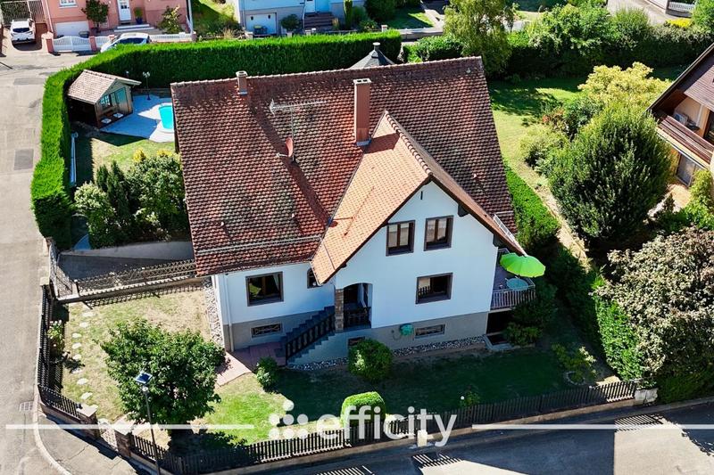 Maison - 216 m² - 8 pièces