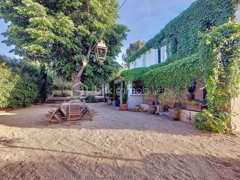 Maison - 254 m² - 8 pièces